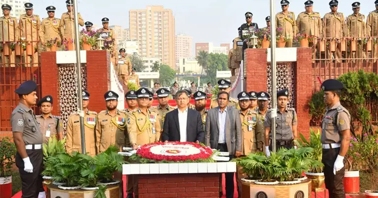 শহিদ পুলিশ সদস্যদের প্রতি স্বরাষ্ট্রমন্ত্রী ও আইজিপির শ্রদ্ধা